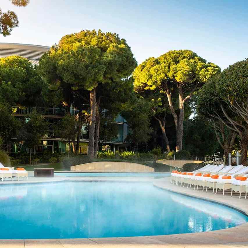 Una dintre frumoasele piscine de la Hotel Calista Luxury