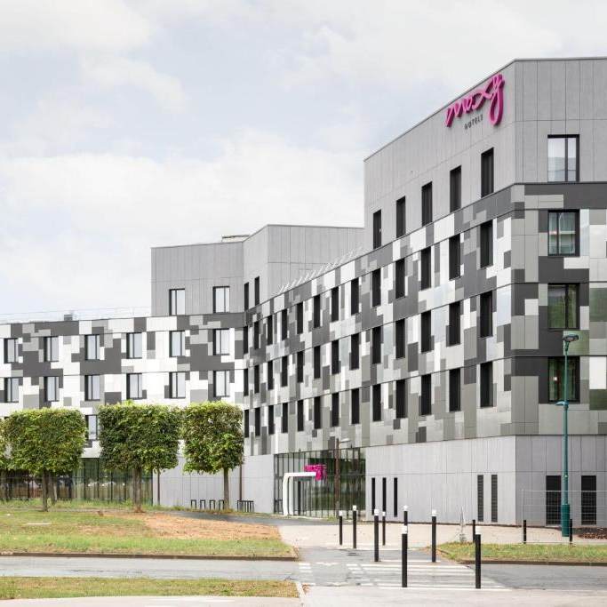 Hotel Moxy Paris exterior Hotel Moxy Paris exterior