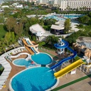 Kaya Belek piscina exterioara cu tobogane.jpg