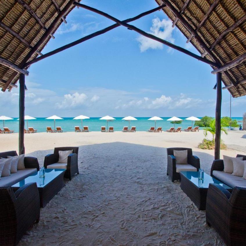 Sea Cliff Resort_bar pe plaja.jpg