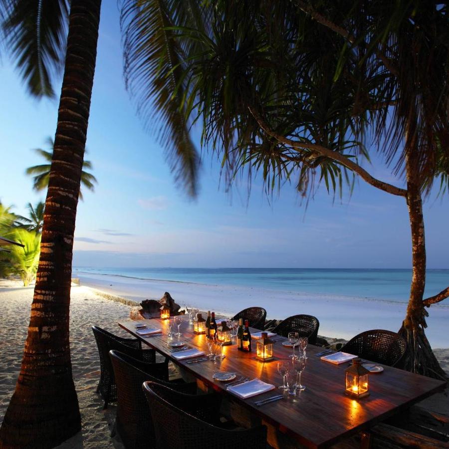 Sultan Sands Resort_cina pe plaja.jpg