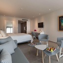 Kassandra Bay camera cu sofa.jpg