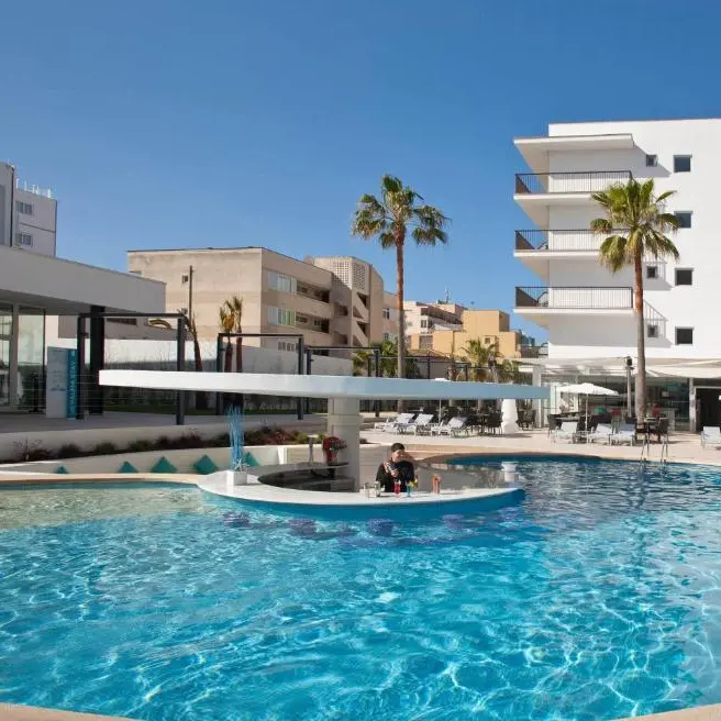 JS Palma Stay piscina.webp