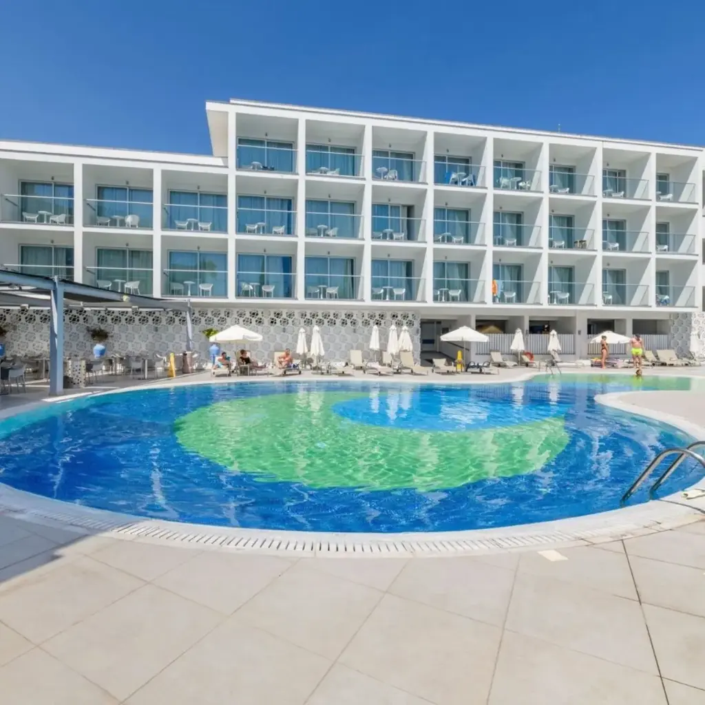 River Rock piscina exterioara.webp