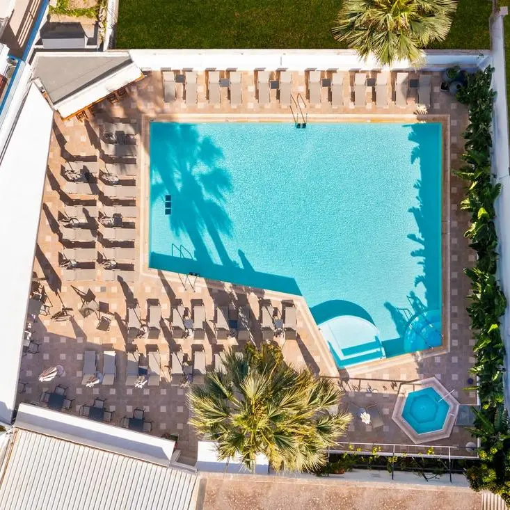 Best Western exterior piscina.webp
