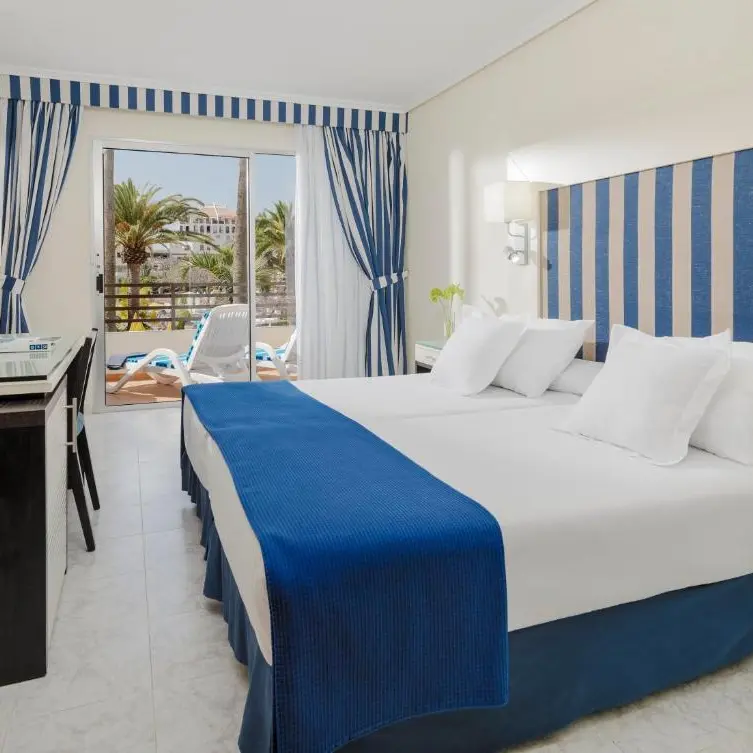 H10 Las Palmeras junior suite.webp