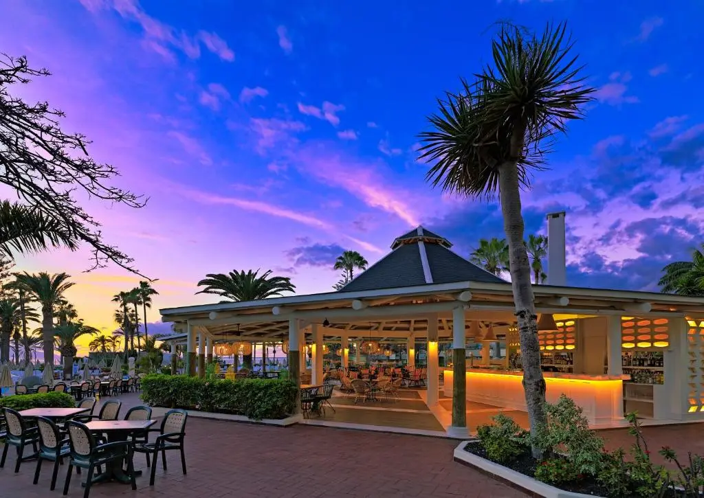 H10 Las Palmeras exterior 1.webp