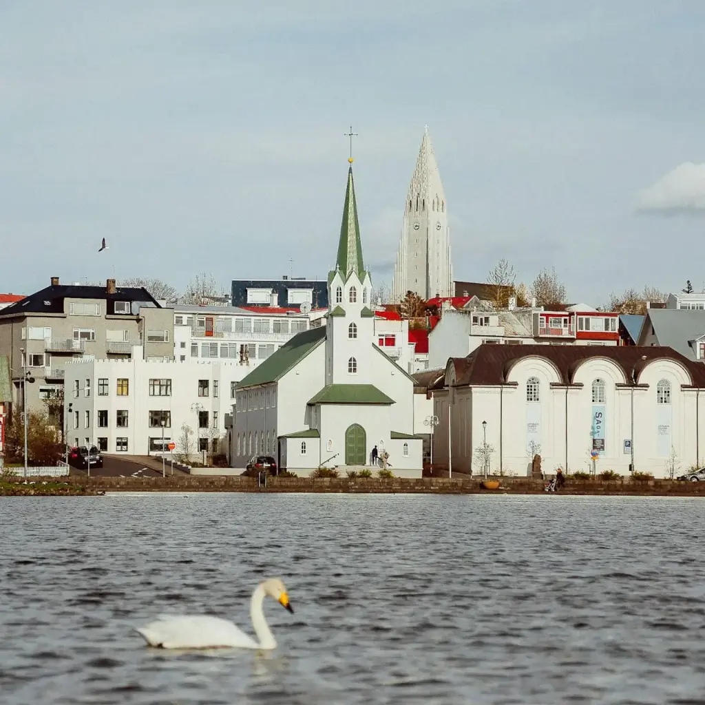 unsplash_WvPQYDd-3Ow_Reykjavik.webp