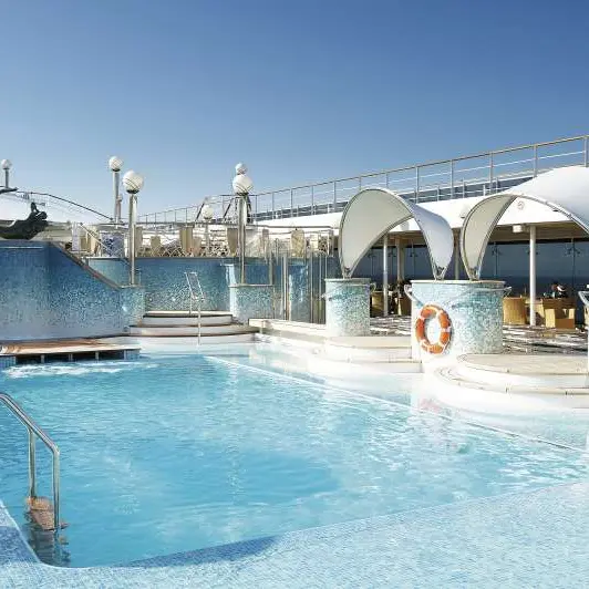 MSC Poesia piscina exterioara.webp