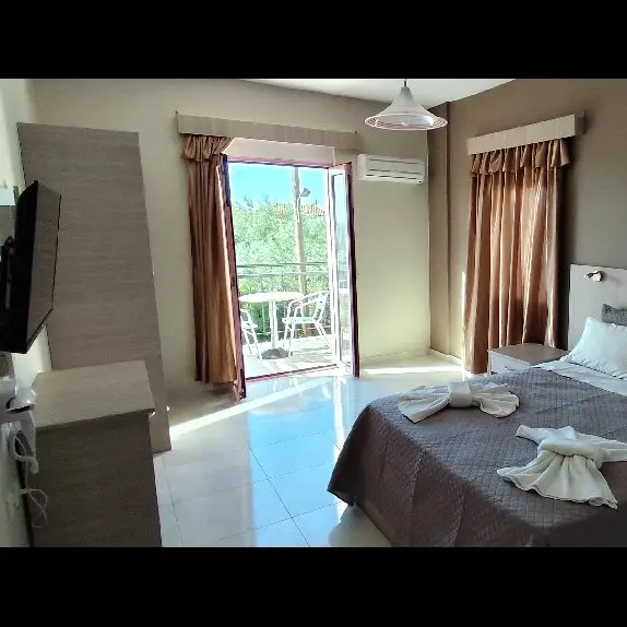 Anaxos Alex camera cu balcon.webp