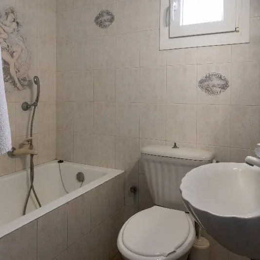 Elena studios baie.webp