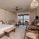 Sentido Naga Bay camera cu sofa.webp