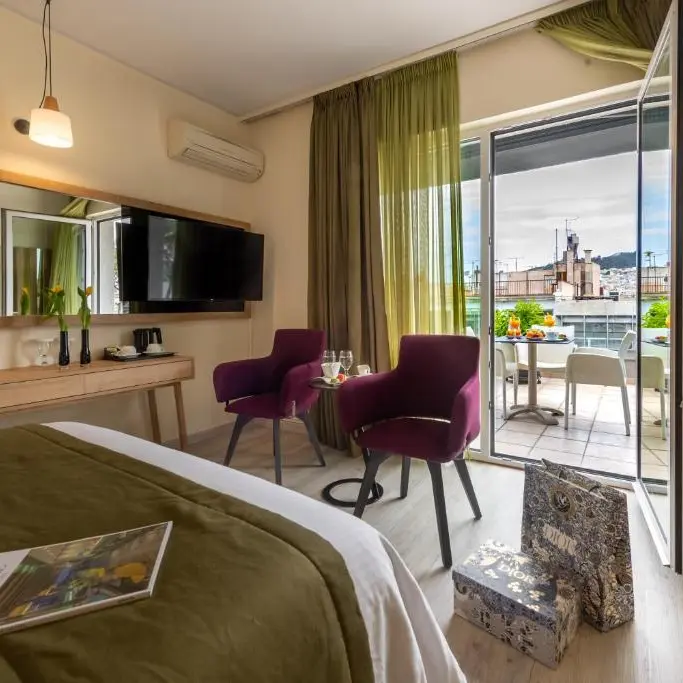 Polis Grand camera cu balcon.webp