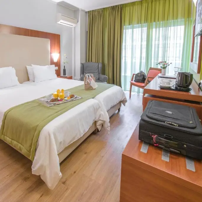 Polis Grand camera dubla.webp