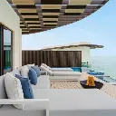 Hawar vila pe apa terasa.webp