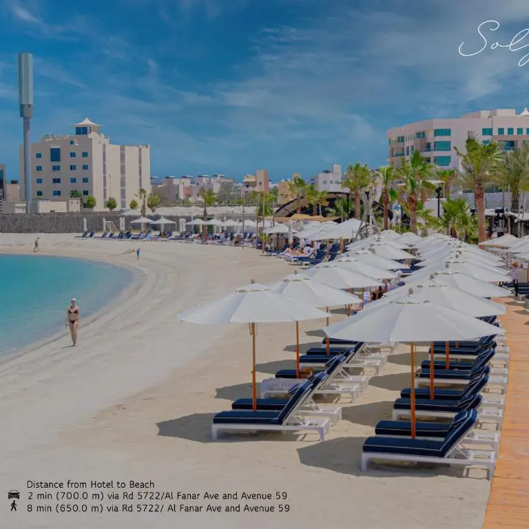 Solymar distante plaja.webp