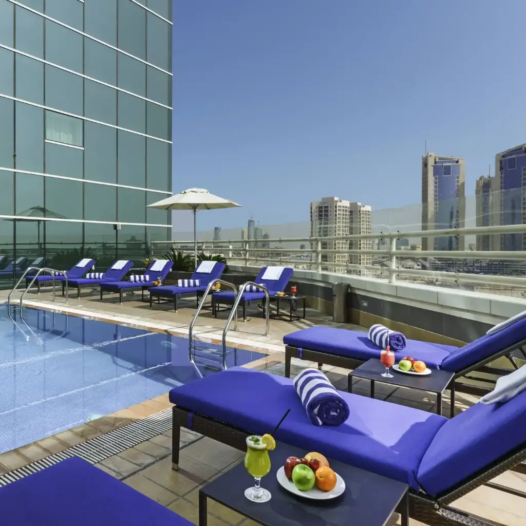 Ibis Seef piscina pe acoperis.webp