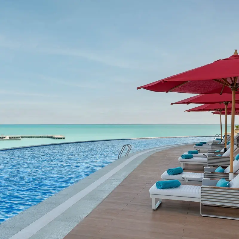 Rixos Premium piscina cu vedere spre mare.webp