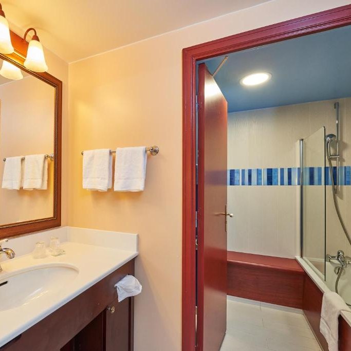 Vacanță la Newport Bay Club hotel Disneyland Paris