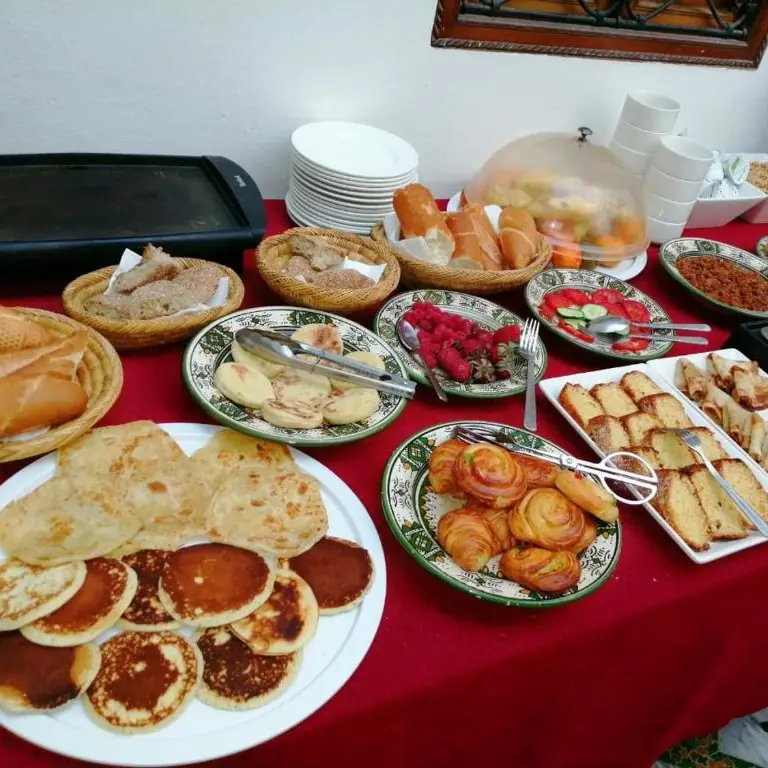 Riad Petit Karmela mic dejun.webp