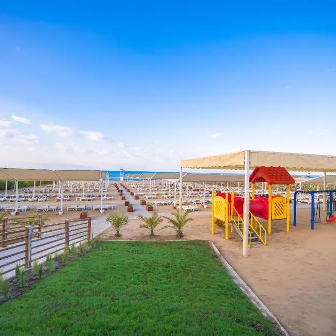 Oz Hotel Side Premium plaja cu loc de joaca.webp
