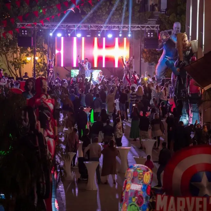 Oz Hotel Side Premium entertainment.webp