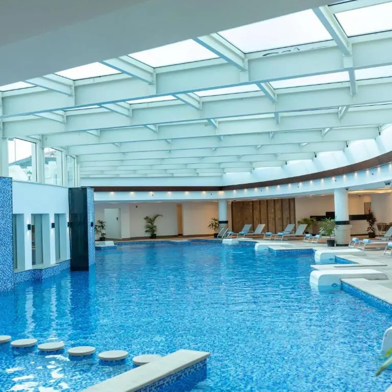 Rixos Montaza Alexandria piscina interioara.webp