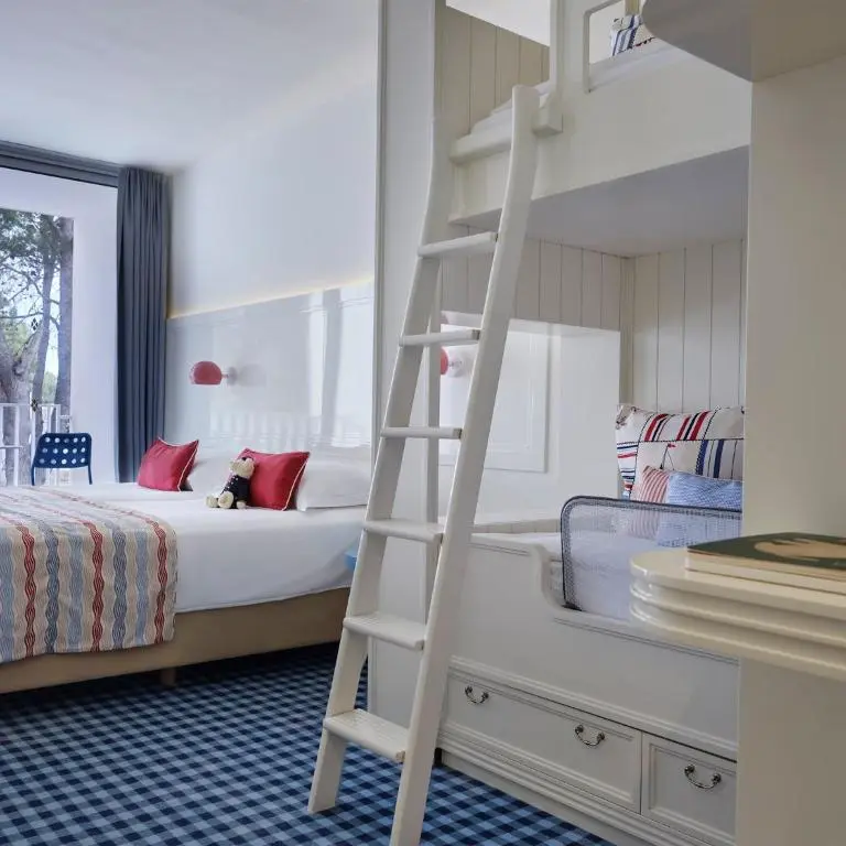 Amadria camera cu bunk bed.webp