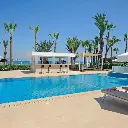 Okeanos Beach piscina.webp