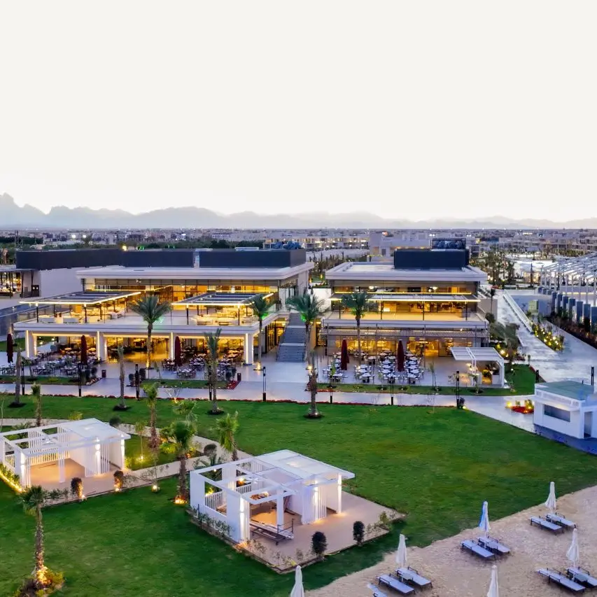 Rixos-Premium-Magawish-Bay-View gradina.webp