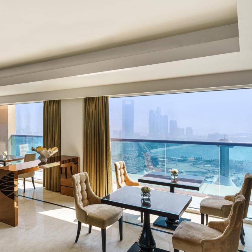 Rixos Marina Abu Dhabi terasa.jpg