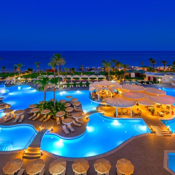 Rodos Palladium piscine by night.jpg