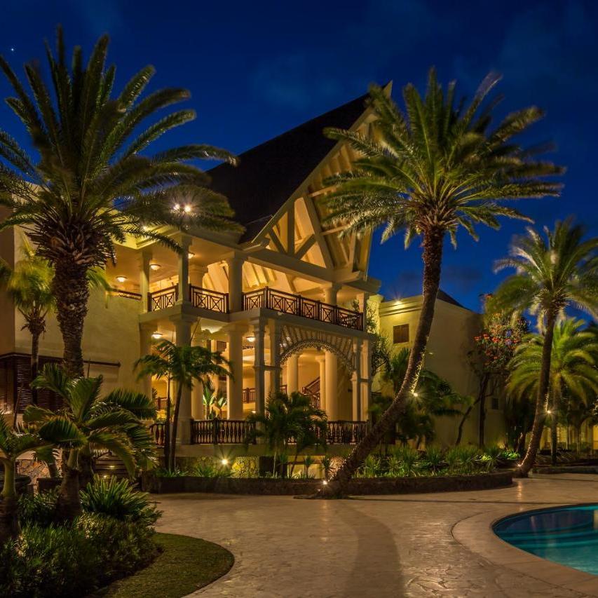 The Residence Mauritius by night.jpg