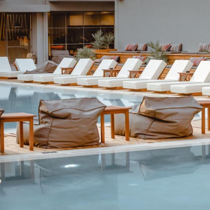 Cooks Club piscina exterioara relaxanta1.jpg
